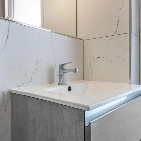 Апартаменты Planet 404 *